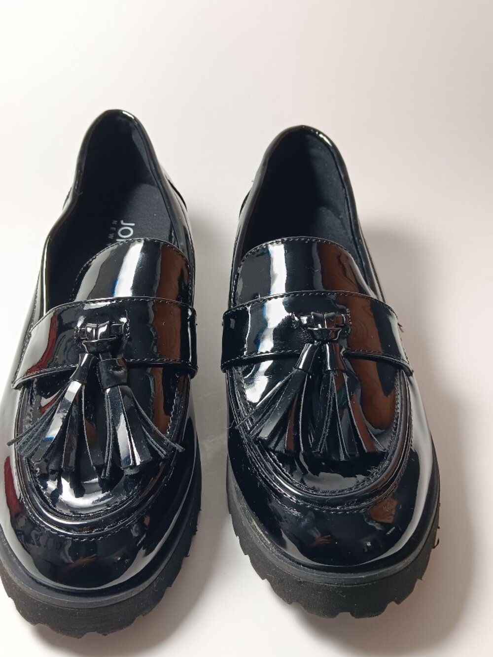 Jones  New York Chunky patent tassel loafer size 8 luggage sole platform